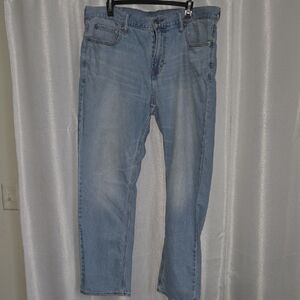 Old Navy Men's Straight Leg Five-Pocket Built-In Flex Jeans in Light Blue